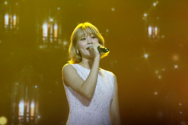 AOA’s Yuna singing the theme song of “My Sassy Girl.”