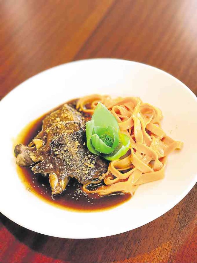 Beef short ribs braised with five spices and sprinkled with Tian Xing grains,with homemade noodles