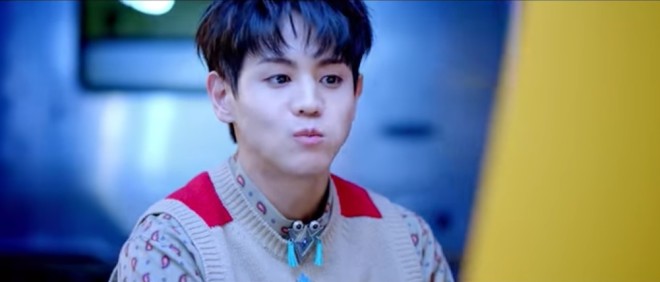 Baby-faced main vocalist Yang Yoseob is a gaming addict in "Plz Don’t be Sad."