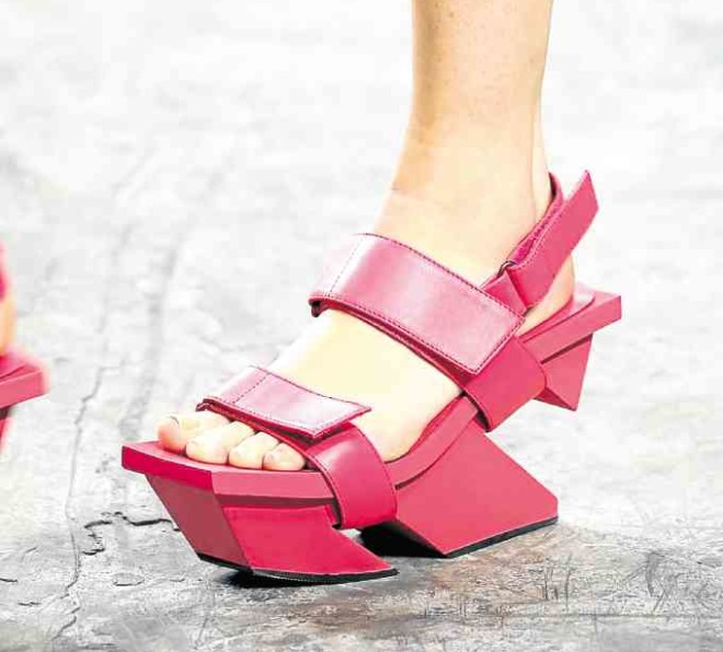 FLATFORM Bold fuchsia sandal with chunky heel