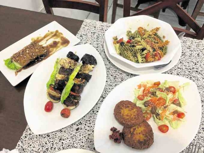 Vegetable Lasagna (left) and other dishes at Live Life! restaurant —PHOTOS BY POCHOLO CONCEPCION