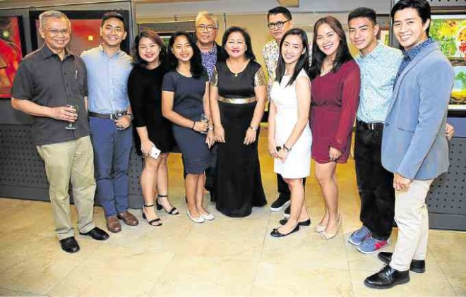 Meliza and Gil Gonzales with their children Patrick Xavier, Maria Marga, Marie Anne, Maria Andrea, Maria Giliza, Rafael and Jonathan. They are joined by family friend Paul Dumol (left most) and Joey Concepcion (seventh from left).