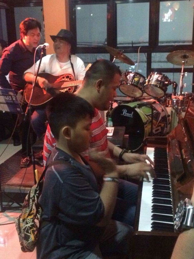 Jay Durias on piano with son Jay-D, Dr. Noel Lacsamana and Joey Halili