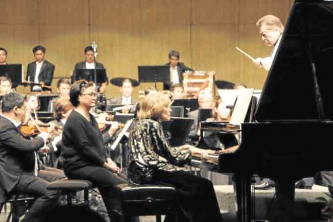 Yoshikazu Fukumura conducts octogenarian pianist Monique Duphil and the PPD.
