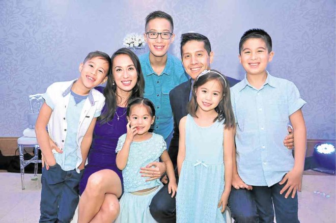 News anchor and marketing expert Edric Mendoza and wife Joy with their children are happy Cetaphil endorsers. Joy says Cetaphil’s variants suit all skin concerns of their family, from sensitive skin to oily skin and eczema.