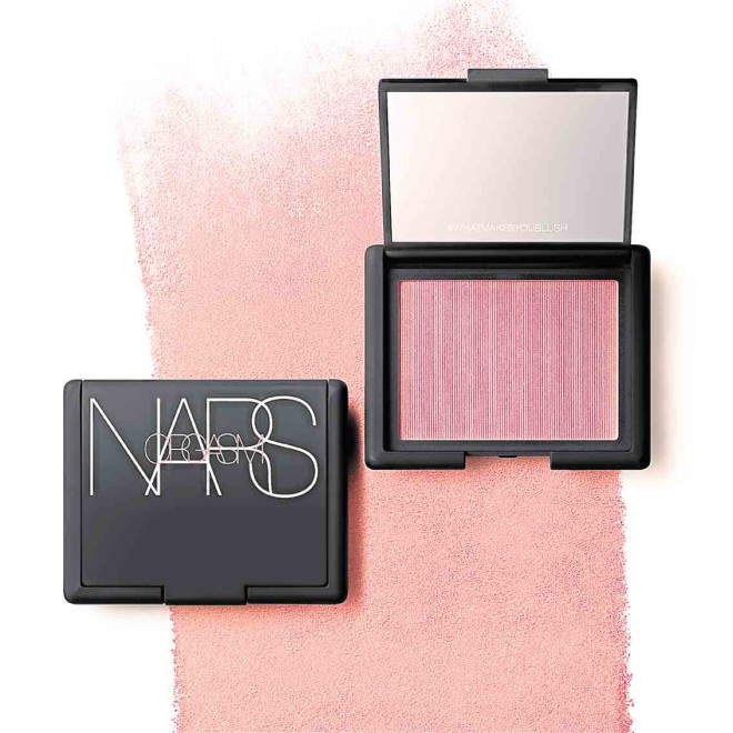 The iconicNars Orgasm powder blush comes in a limited special packaging for summer.