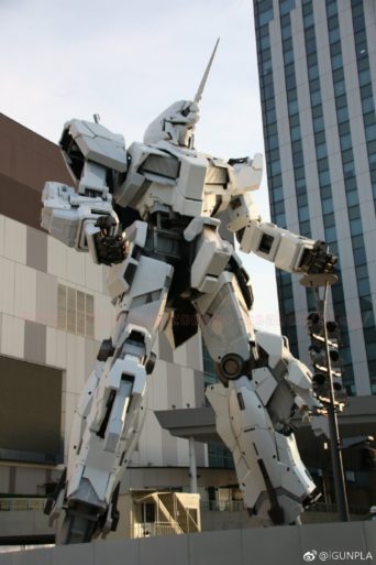 unicorn statue gundam