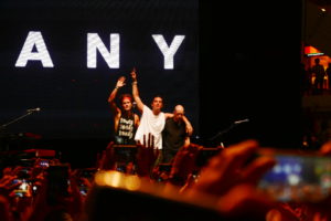 Filipinos show Lany love in its first mall tour