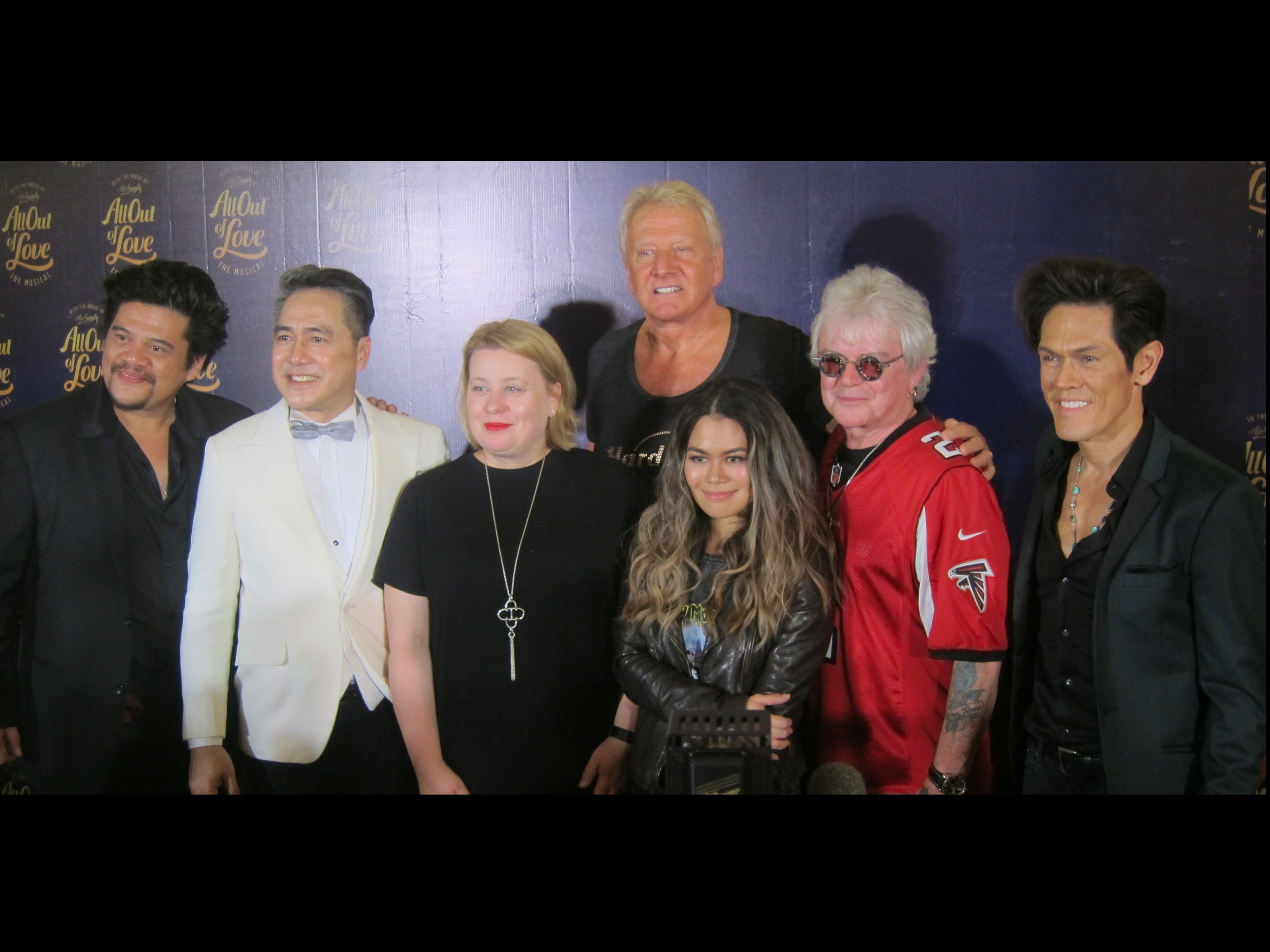Air Supply’s Graham Russell and Russell Hitchcock (fourth and sixth from left) with Jamie Wilson, Raymund Concepcion, producer Naomi Toohey, Tanya Manalang and MiG Ayesa at the launch of “All Out of Love the Musical.” PHOTO BY FRAN KATIGBAK