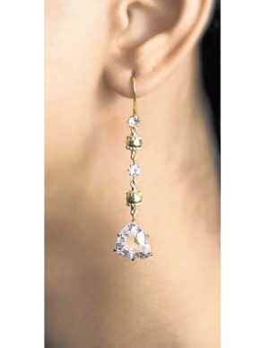 “Tumpal” earring with white topaz drops