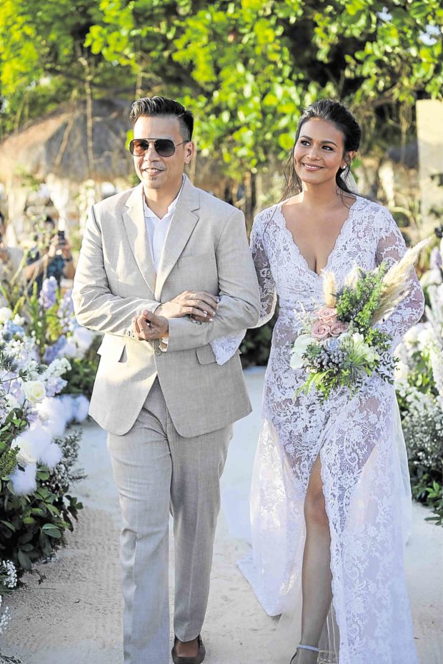 Iza in Rajo Laurel, escorted down the aisle by brother Dash Calzado —PHOTOS COURTESY OF @PATDY11 AND @TEAMPATDY