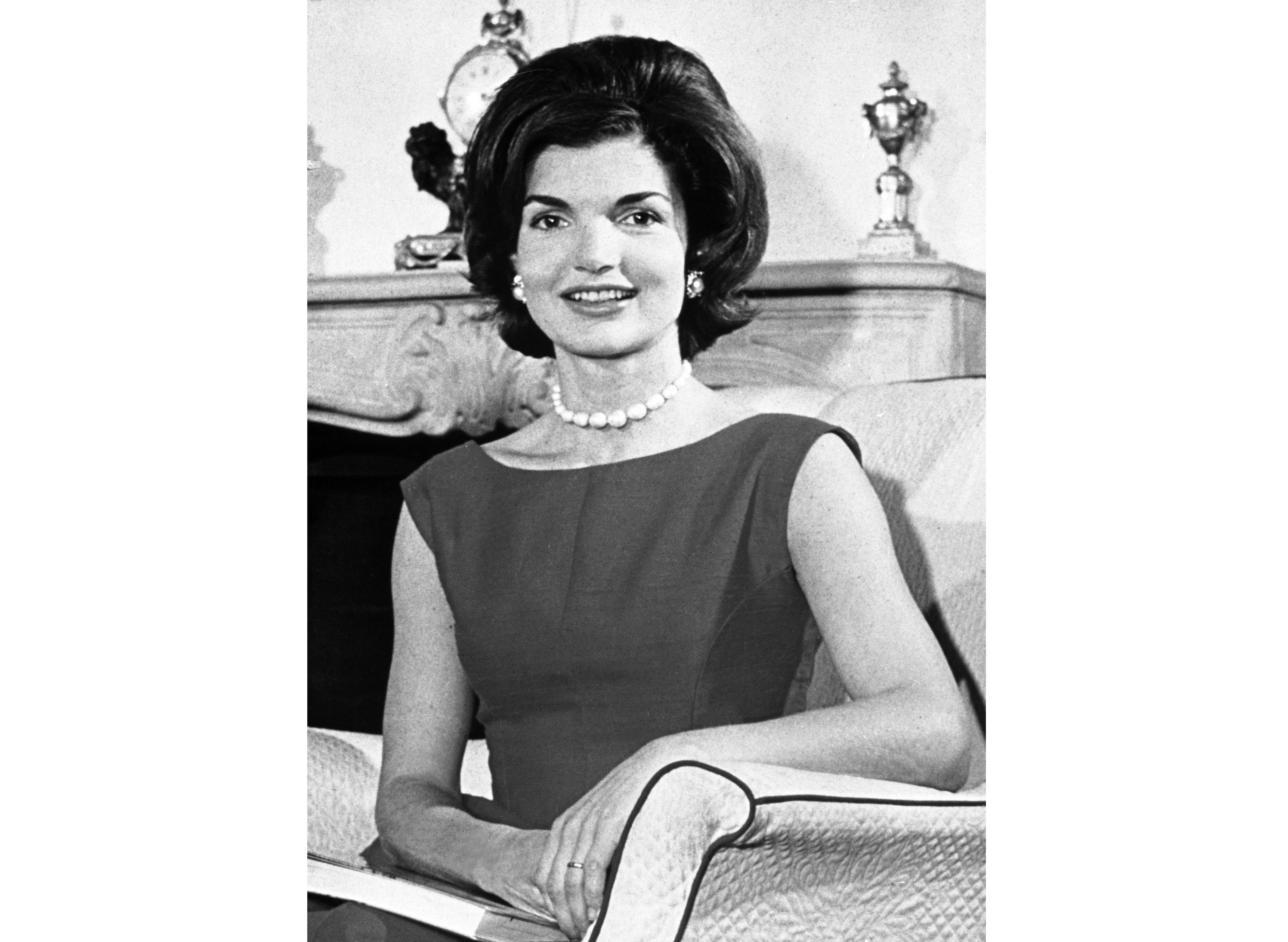New book focuses on Jackie Kennedy's years as a reporter