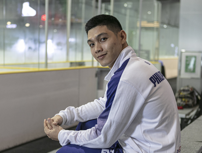 Video: Learn ice hockey with national athlete LR Lancero