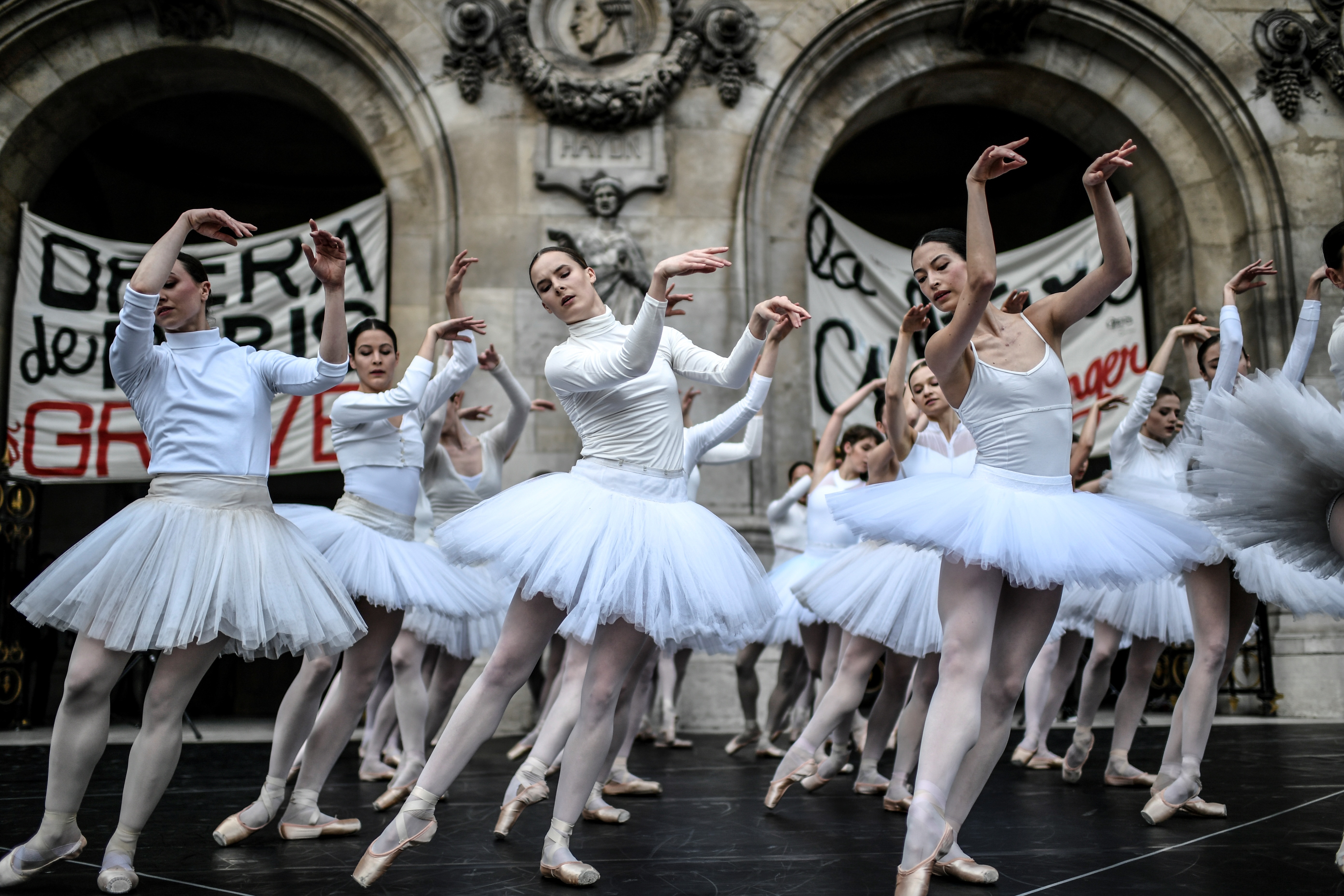 Французский театр балета. Балетная школа в Париже фото.