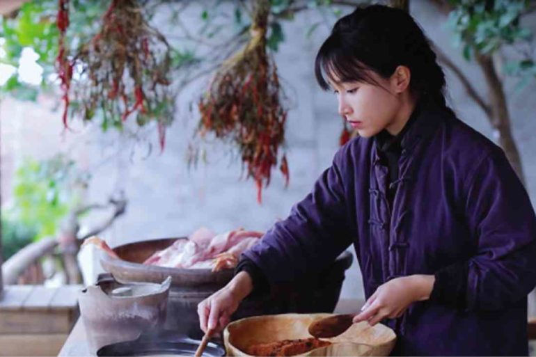 Li Ziqi preparing to cook