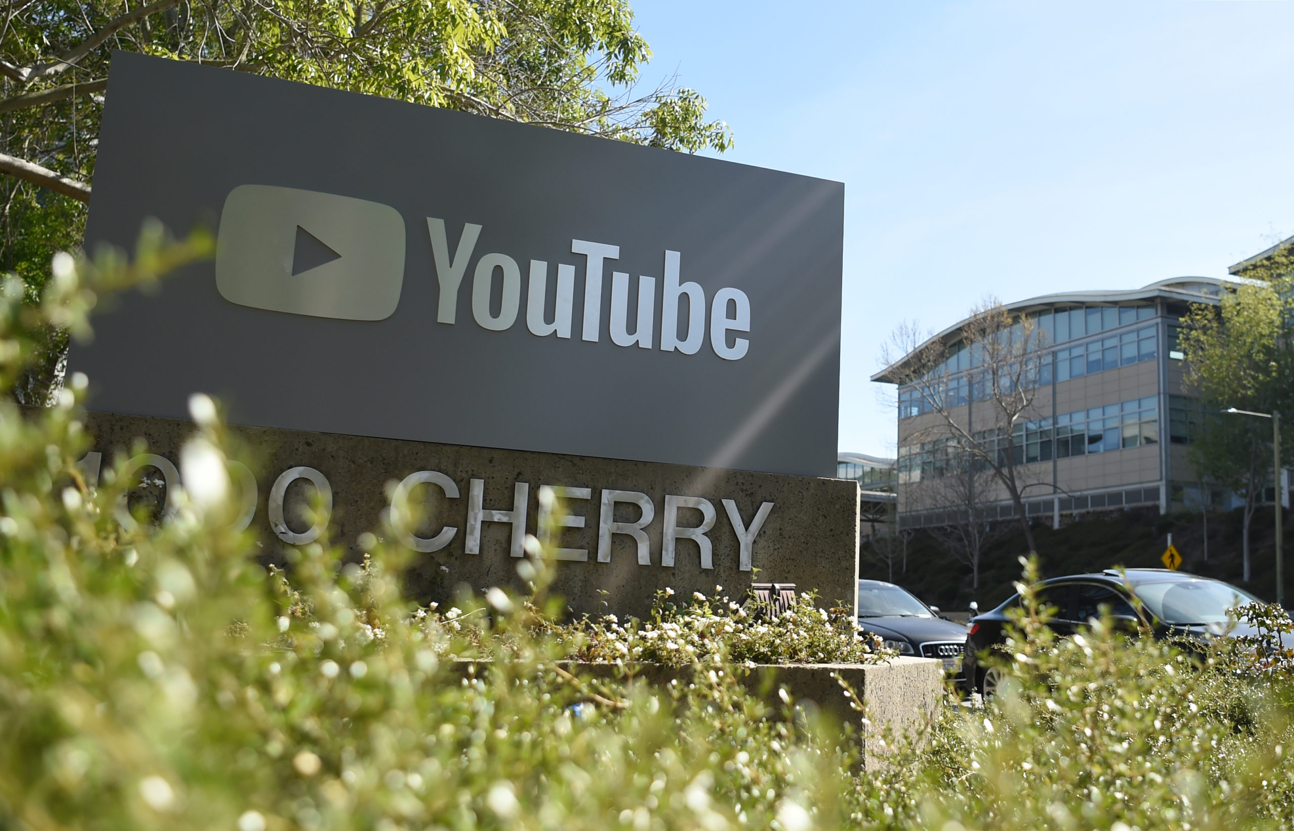 YouTube to promote ‘authoritative’ virus content on homepage
