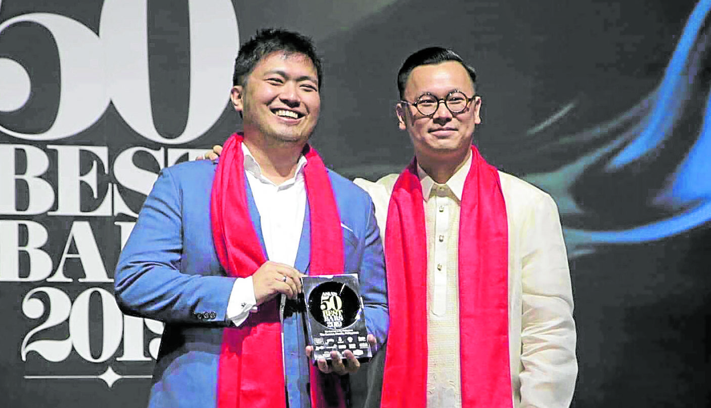 Jericson Co (left) and David Ong receive The Curator’s trophy in Asia’s 50 Best Bars in 2019.