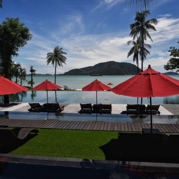 This photo taken on September 30, 2020 shows an empty pool at the luxury Vijitt Resort in Phuket. - A private infinity pool, gourmet meals... and round-the-clock surveillance from a "war room" -- the first foreigners to arrive in Thailand will be ensconced in luxury conditions under some of the strictest quarantine rules in the world. (Photo by Lillian SUWANRUMPHA / AFP) / To go with 'THAILAND-HEALTH-VIRUS-TOURISM' by Thanaporn PROMYAMYAI and Sophie DEVILLER