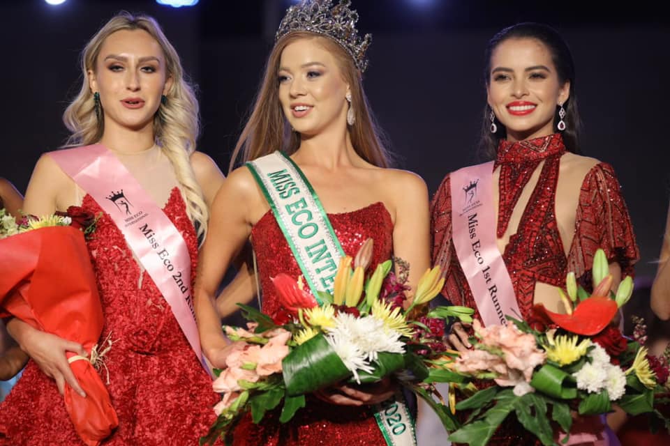 (L to R) Miss Eco International 2nd Runner Up Alexandria Kelly from USA, Miss Eco International 2021 Gizzelle Mandy Uys from USA and Miss Eco International 1st Runner Up Kelly Day from the Philippines. PHOTO FROM MISS ECO INTERNATIONAL FB PAGE