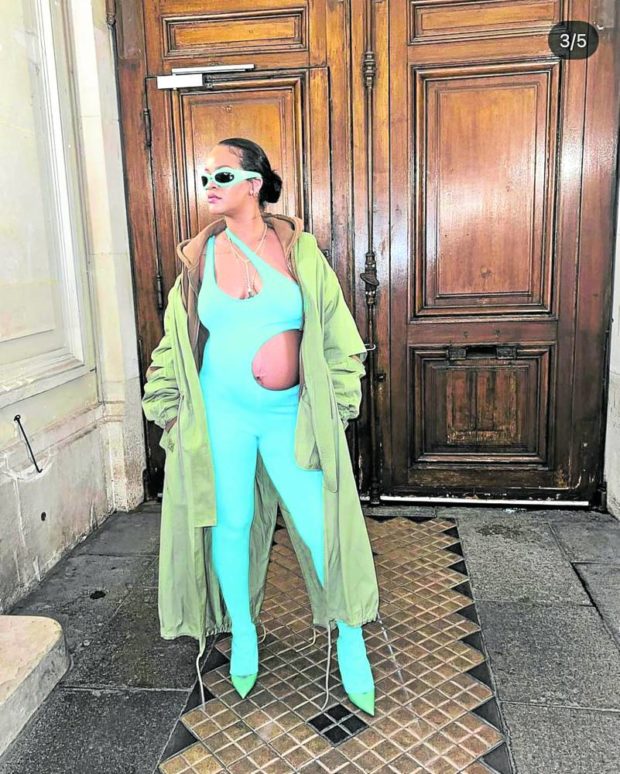 Rihanna redefining maternity clothes —@BADGALRIRI INSTAGRAM
