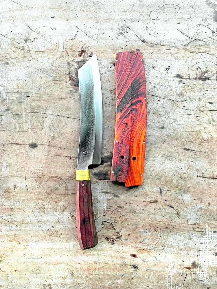 "Bunka" knife with "balayong" hardwood handle.