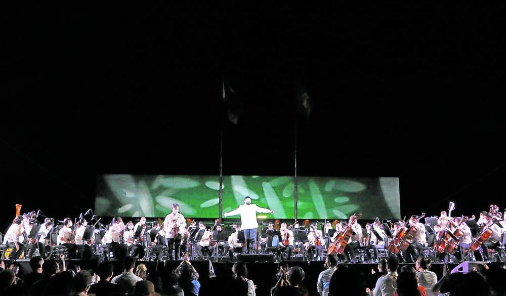 Herminigildo Ranera and Philippine Philharmonic Orchestra during the concert