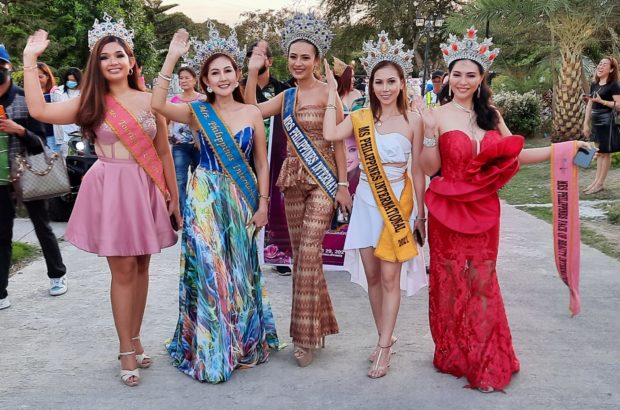 Reigning Mrs. Philippines International Leona Luisa Andersen (center) leads her pageant organization’s queens in a parade at Torres Farm and Resort  Patricia Javier beauty pageant