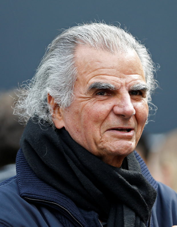 FILE PHOTO: French fashion photographer Patrick Demarchelier attends German designer Karl Lagerfeld's Fall-Winter 2013/2014 women's ready-to-wear fashion show for French fashion house Chanel during Paris fashion week March 5, 2013.   REUTERS/Charles Platiau/File Photo