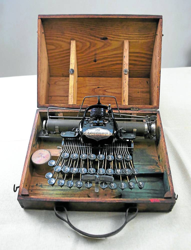 Blickensderfer typewriter with oak case from 1896