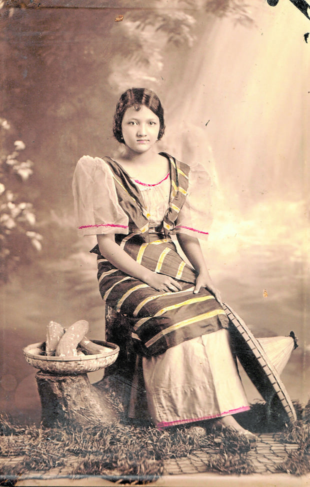 Circa 1930s Balintawak from the album of Inang Paras. Traditionally the “alampay” matches the “tapis.” 