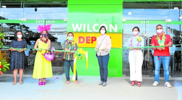During the ceremonial ribbon cutting: Lixil Philippines leader for sales and marketing Joralyn Ong, Wilcon Depot brand ambassador Sea Princess, Lemery Mayor Geraldine Ornales, Wilcon Depot president and CEO Lorraine Belo-Cincochan, Batangas 1st District Rep. Eileen Ermita Buhain, Batangas 1st District congressman-elect Eric Buhain