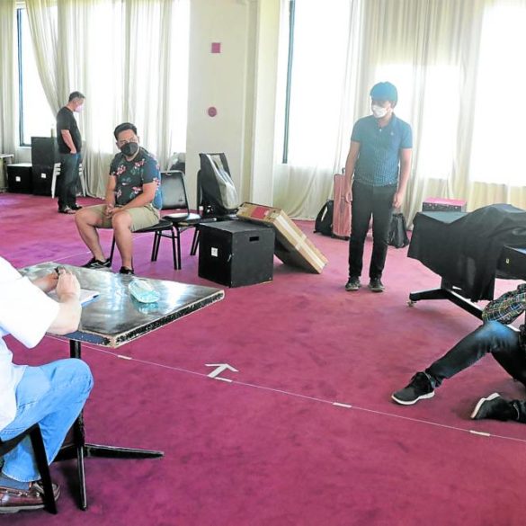 Siguion-Reyna in rehearsals with the cast of “Bituing Marikit” —KIKO CAUENA
