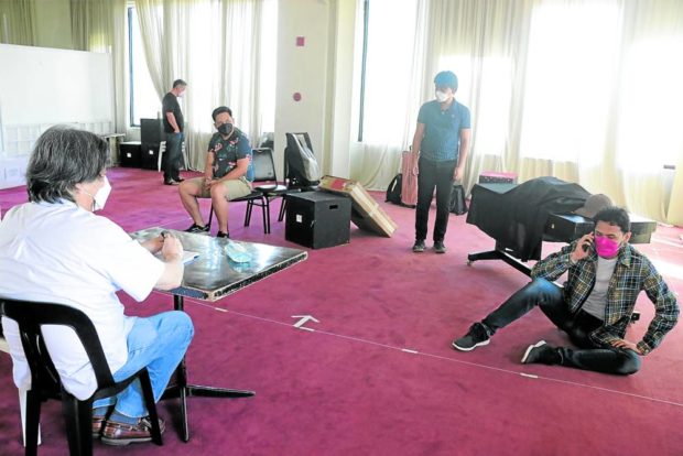 Siguion-Reyna in rehearsals with the cast of “Bituing Marikit” —KIKO CAUENA