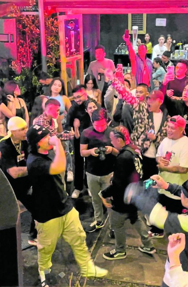 Mic performs with Bawal Clan in Baguio