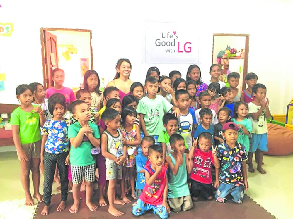  Nature Kids of Siargao Community Centre with Jordan Valdes for Red Charity Gala and LG Philippines