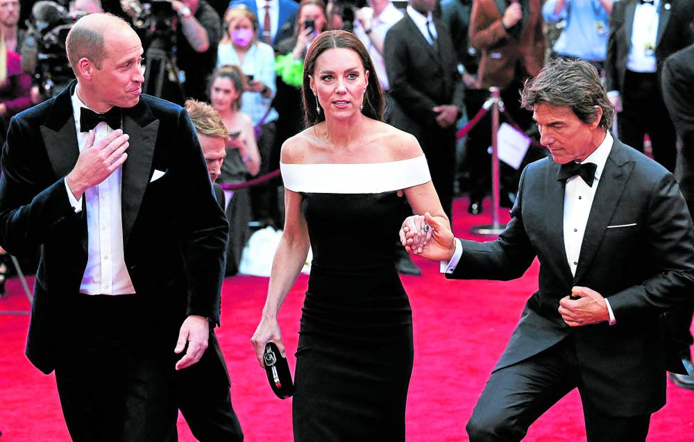 Prince William and Kate with Tom Cruise on the red carpet of "Top Gun: Maverick" in London 