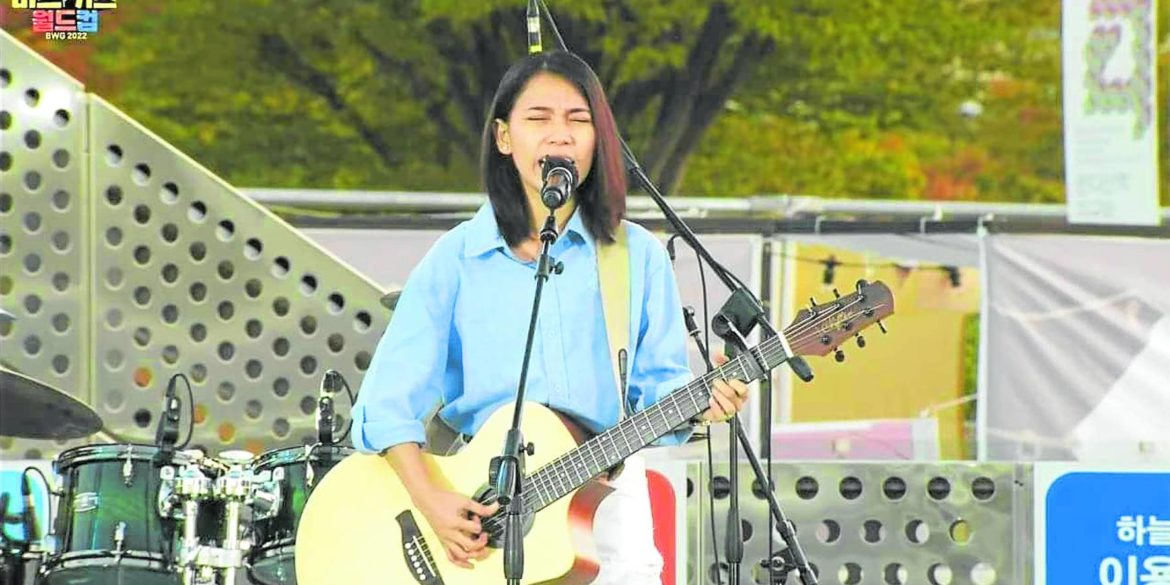 How this Filipina busker wowed audiences in the land of K-pop