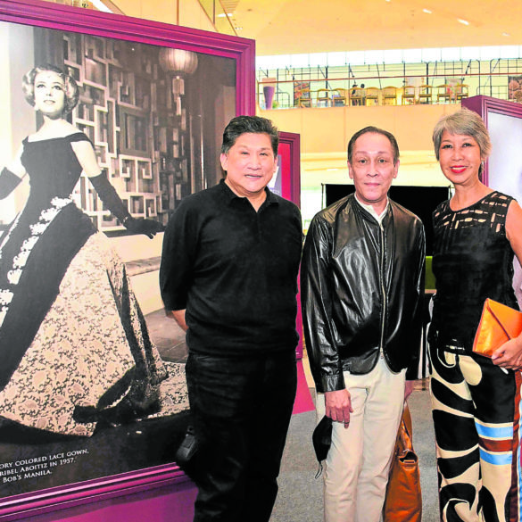 Mark Higgins (center) with SM designer Tonichi Nocom and Slim’s niece Frances Lim