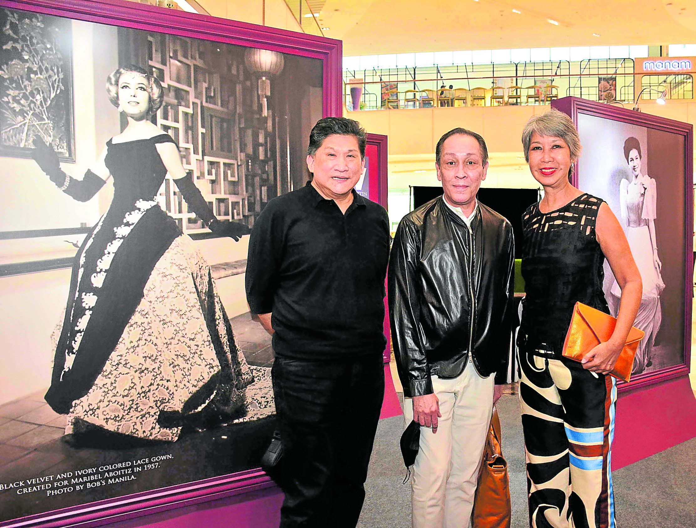 Mark Higgins (center) with SM designer Tonichi Nocom and Slim’s niece Frances Lim