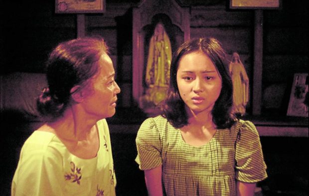 Actress Mona Lisa (left) in De Leon’s 1976 directorial debut, “Itim,” which was also Charo Santos’ first film.