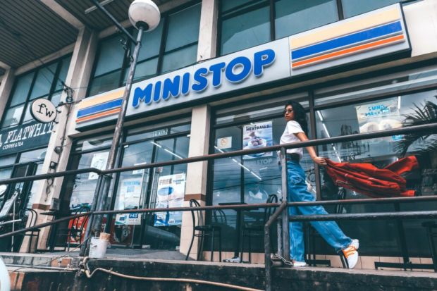 Ministop è orgoglioso di essere il primo minimarket nelle Filippine con il primo impianto di cucina in negozio