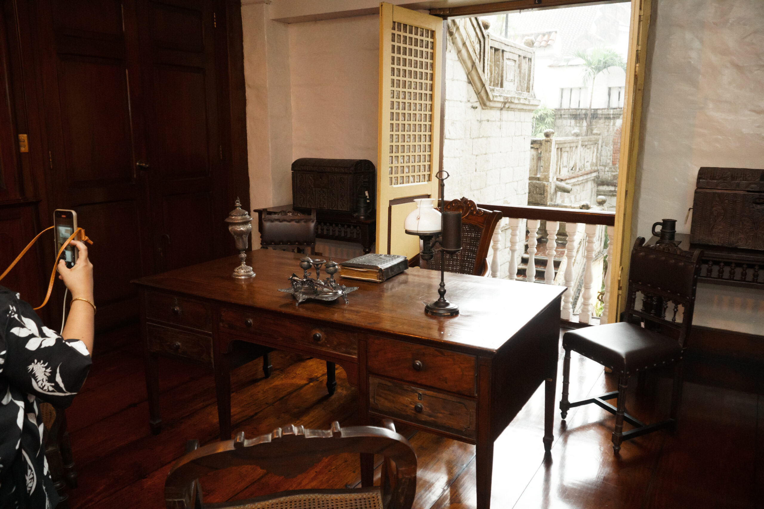 A desk inside the despacho - a room where business was usually conducted
