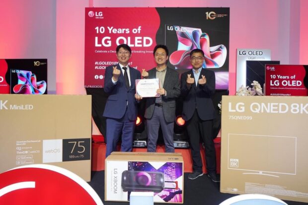 LG Electronics Philippines receives Certificate of Donation from the Korean Cultural Center in the Philippines. (L-R): Mr. Sungjae Kim, LGEPH Managing Director; Mr. Kim Myeongjin, Director of the Korean Cultural Center in the Philippines; Mr. Sunho Choi, LGEPH Product Director for Home Entertainment 