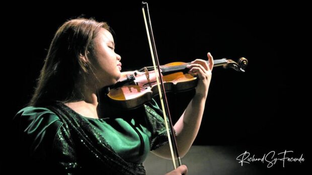 Violinist Jeanne Marquez