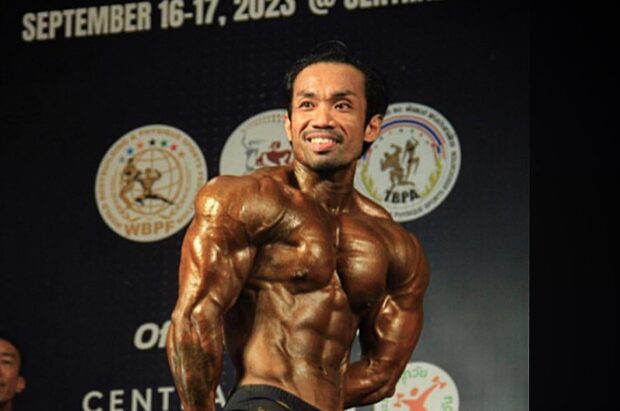 Flexing muscles with a Filipino bodybuilder