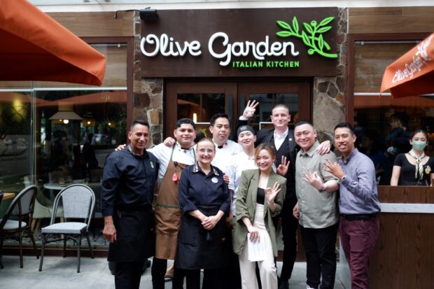 OLIVE GARDEN TEAM WITH INTERNATIONAL TRAINORS FROM USA[15019]