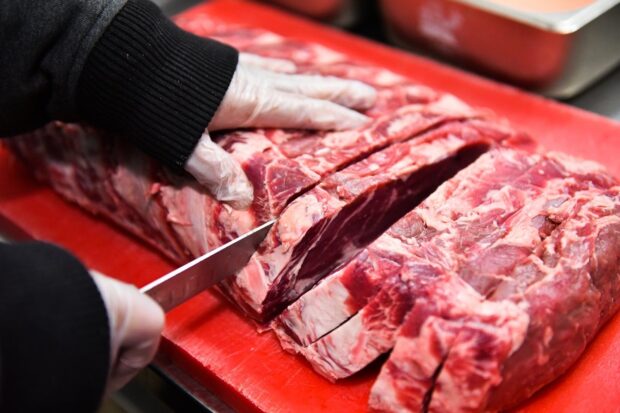 Hand-cut steaks_Texas Roadhouse _2
