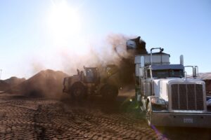 FILE PHOTO: Fresh compost made from food scraps and green waste is loaded onto a truck before being sent to a farm at Recology Blossom Valley Organics North near Vernalis, California, U.S., November 10, 2022. REUTERS/Brittany Hosea-Small/File Photo