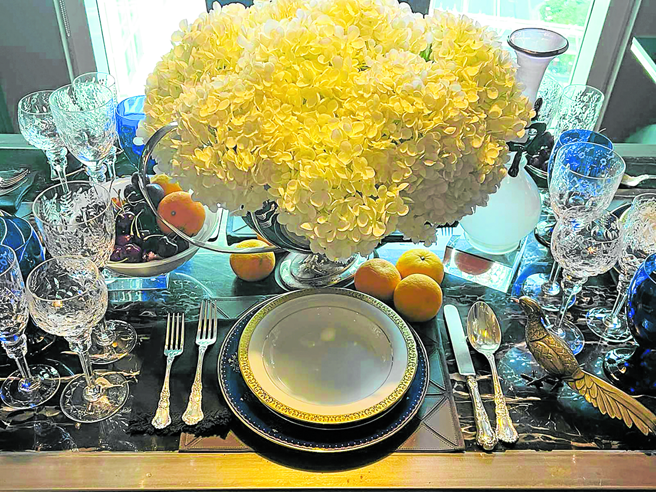 An elegant New Year table setting—sans round objects