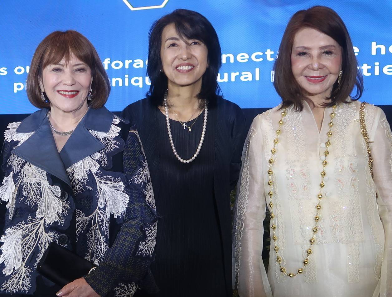 Guatemala Consul Mellie Romero-Ablaza,Riko Kell of New Zealand, Angola Consul
Helen Ong